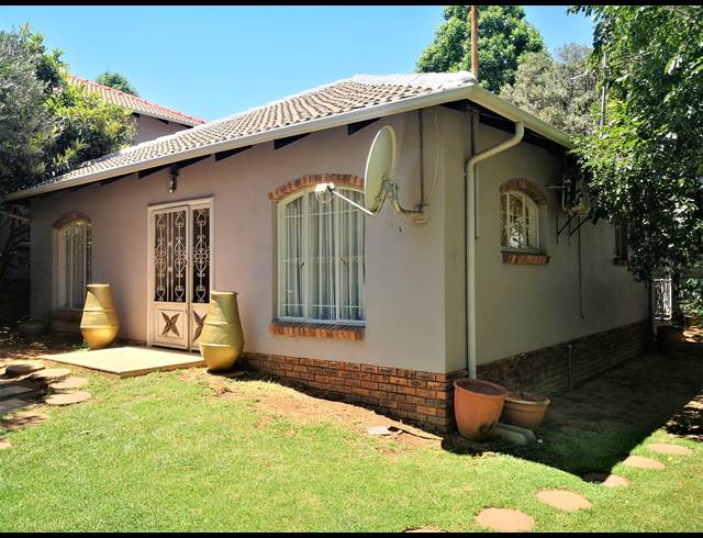 3 BEDROOM TOWNHOUSE TO LET IN ERASMUSKLOOF